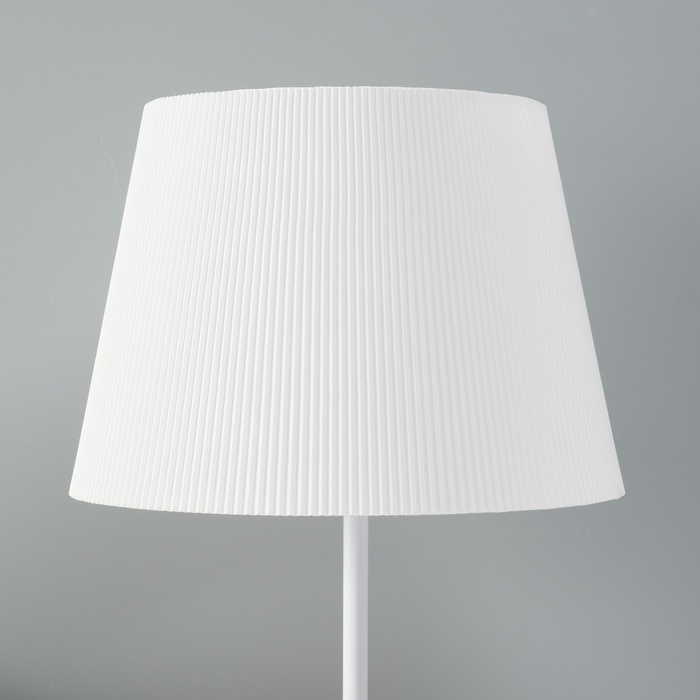 Светильник настольный Светильник настольный "Строгость" 1х40Вт Е27 бежевый 22,5х22,5х41,5см