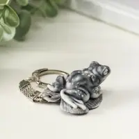 Брелок "Лягушка на листе маленькая" 2 см Брелок "Лягушка на листе маленькая" 2 см