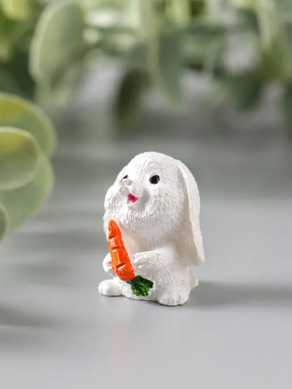 Сувенир полистоун "Белый зайка с бабочкой/морковкой" МИКС 1,7х2,3х3 см