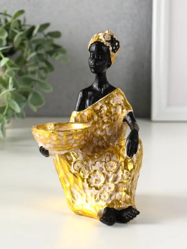 Подсвечник полистоун Подсвечник полистоун "Африканка в золотом платье с цветами" d=4,5 см 10,5х12х16 см