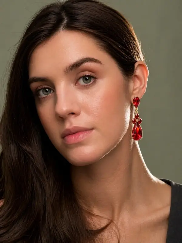 Серьги висячие со стразами &laquo;Вечеринка&raquo;, цветок из капель, красно-белые в золоте, 6.3 см