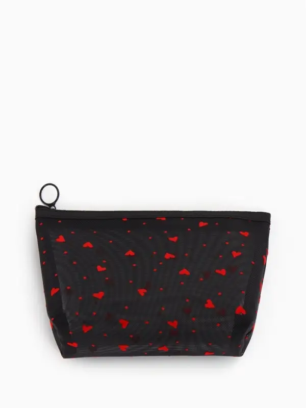 Косметичка дор Сердца, сетка 17*6,5*13,5, отд на молнии, черный Косметичка дор Сердца, сетка 17*6,5*13,5, отд на молнии, черный
