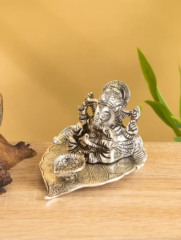 Подставка под благовония «Ганеша на листе», 12.5×10×6.7 см, алюминий Подставка под благовония «Ганеша на листе», 12.5×10×6.7 см, алюминий