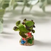 Сувенир полистоун "Черепашки в кораллах" 3х3,4х3 см