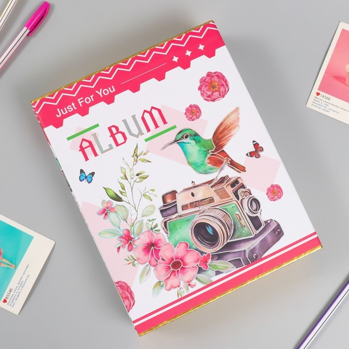 Фотоальбом на 100 фото 10х15 см  Фотоальбом на 100 фото 10х15 см "Камера и колибри" серебро, в коробке МИКС 5,5х20.8х26 см