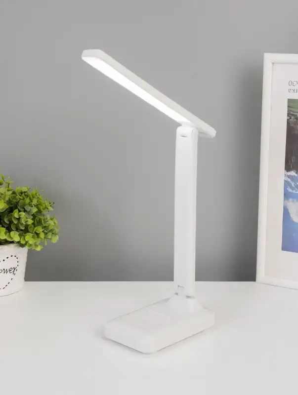 Светильник настольный с подставкой под телефон &laquo;Уно&raquo; 4 Вт LED USB 2700-6500К белый