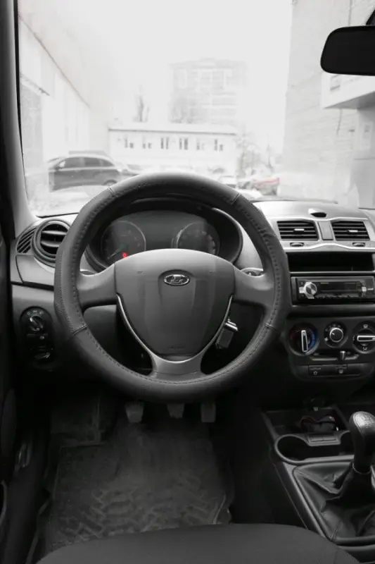 Оплетка на руль (нат. кожа) AVS GL-930M-B (размер M, черный) - Серия "Classic"