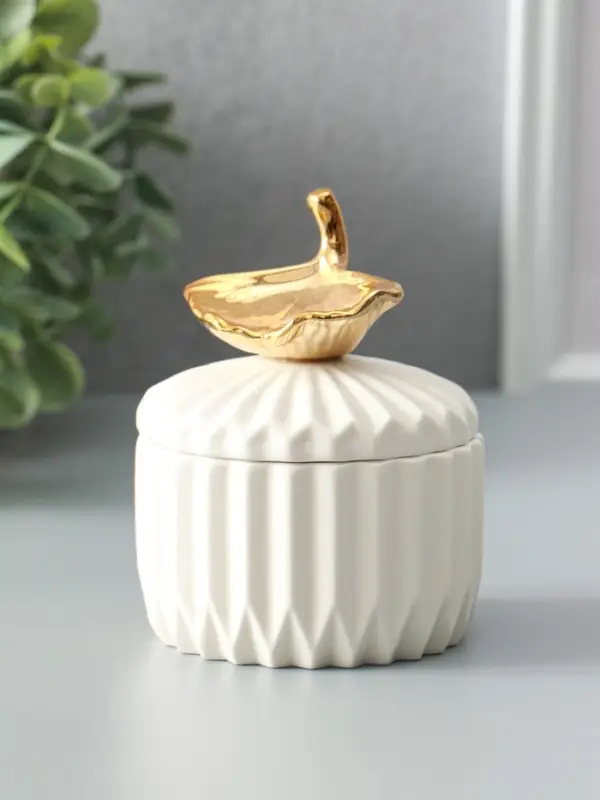 Шкатулка керамика Шкатулка керамика "Золотой лист Гинкго" белая 8х8х10 см