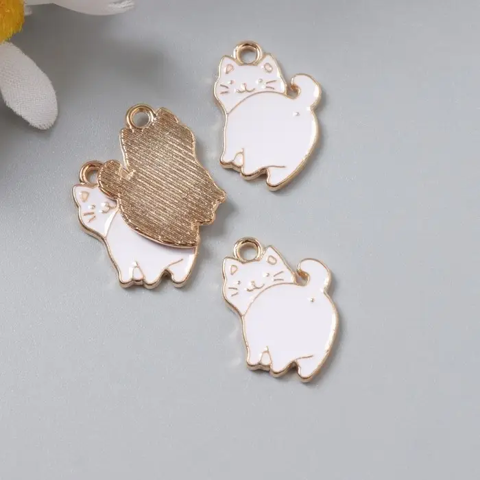 Декор для творчества металл, эмаль "Толстый белый кот" золото 2х1,4 см