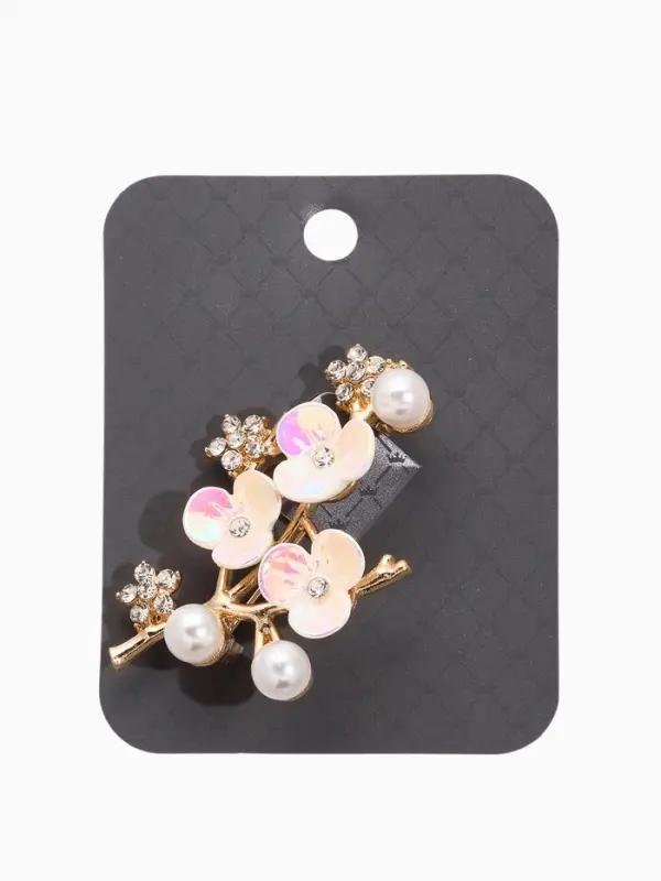 Брошь барокко &laquo;Цветы сакуры&raquo;, белая в золоте