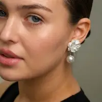 Серьги &laquo;Цветок с жемчугом&raquo;, белые в серебре