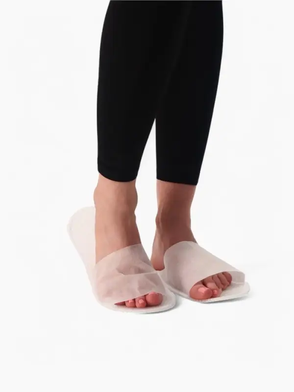 Тапочки одноразовые, антикризисные, подошва 4 мм, белые, 42 р. Тапочки одноразовые, антикризисные, подошва 4 мм, белые, 42 р.