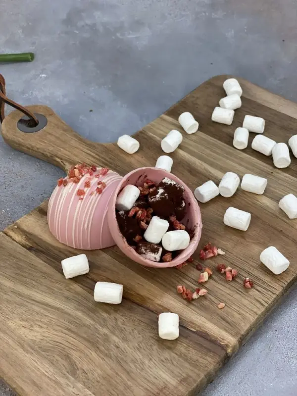 Шоколадная бомбочка «Клубника» Шоколадная бомбочка «Клубника»