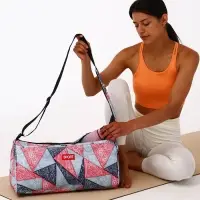 Сумка спортивная на молнии TEXTURA, боковой карман-сетка, регулируемый ремень, средний размер, красная