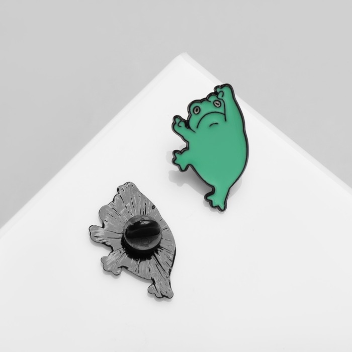 Набор значков (2 шт.) «Лягушки», цвет зелёный в чёрном металле Набор значков (2 шт.) «Лягушки», цвет зелёный в чёрном металле