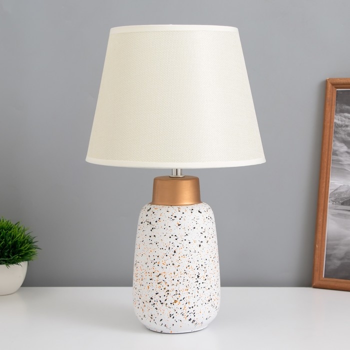 Лампа настольная Лампа настольная "Кианг" 1х40Вт Е14 белый/золото 22х22х38см