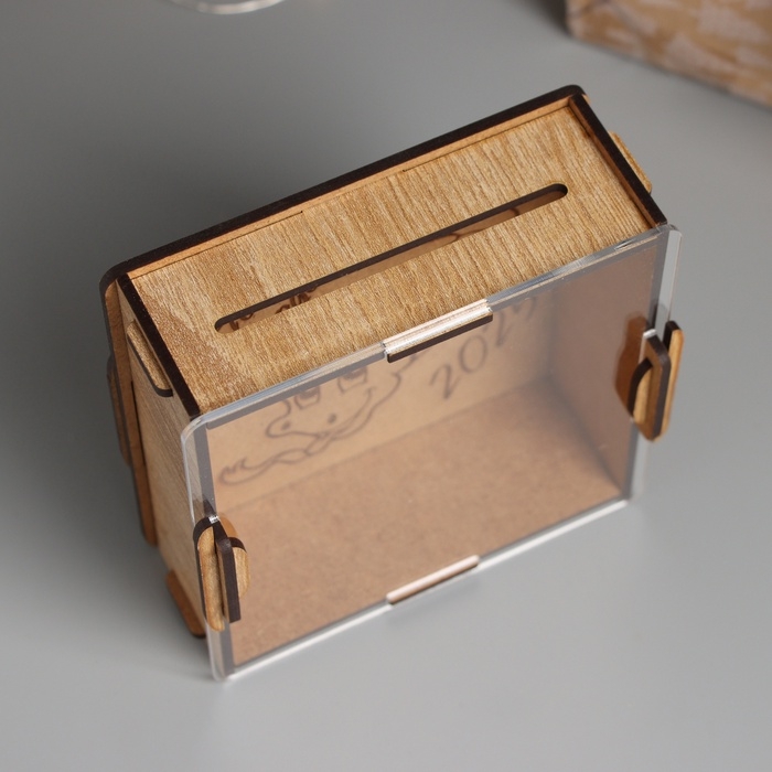 Новогодняя копилка с акрилом  Новогодняя копилка с акрилом "Змея. Новогодняя" 12х12х4 см