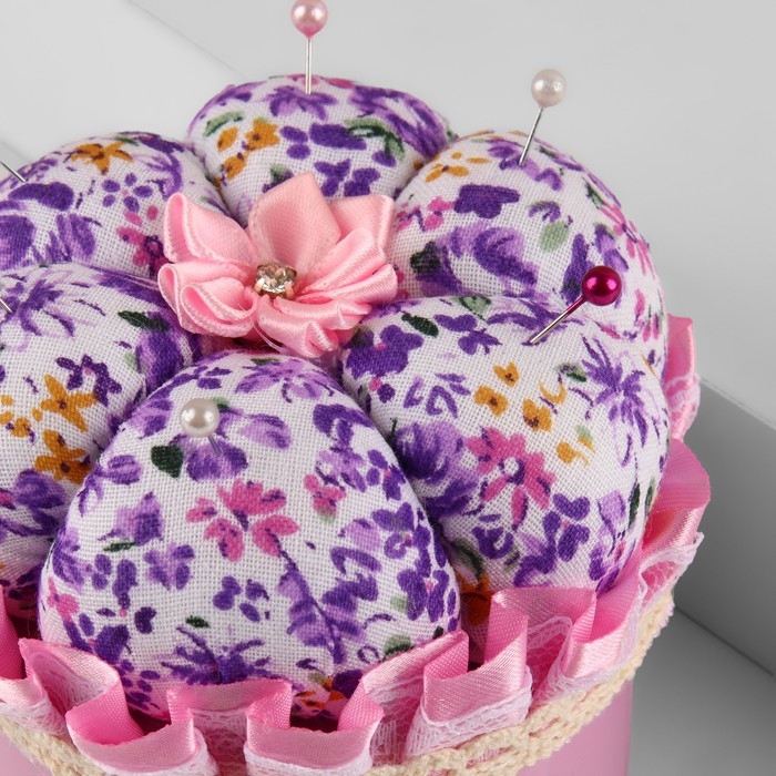 Игольница со шкатулкой для хранения мелочей, 8 × 7,8 × 7,8 см, цвет розовый Игольница со шкатулкой для хранения мелочей, 8 × 7,8 × 7,8 см, цвет розовый