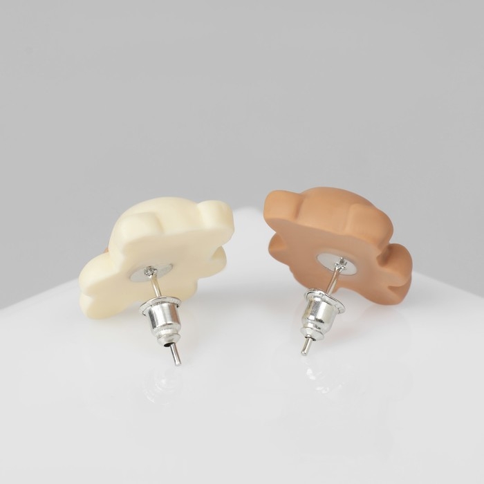 Серьги пластик «Мишка» с бантиком, цвет бело-коричневый в серебре Серьги пластик «Мишка» с бантиком, цвет бело-коричневый в серебре