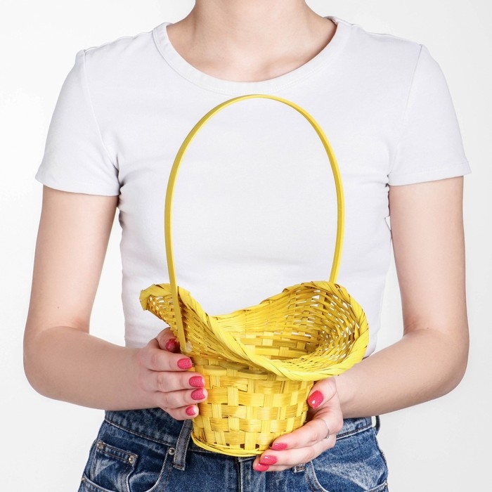 Корзина плетёная, бамбук, жёлтая, с изгибом, (шляпка) Корзина плетёная, бамбук, жёлтая, с изгибом, (шляпка)