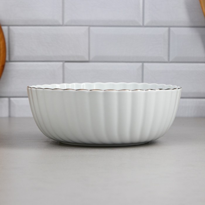 Салатник «Кармен», 3 л, золотая обводка, фарфор, Иран Салатник «Кармен», 3 л, золотая обводка, фарфор, Иран