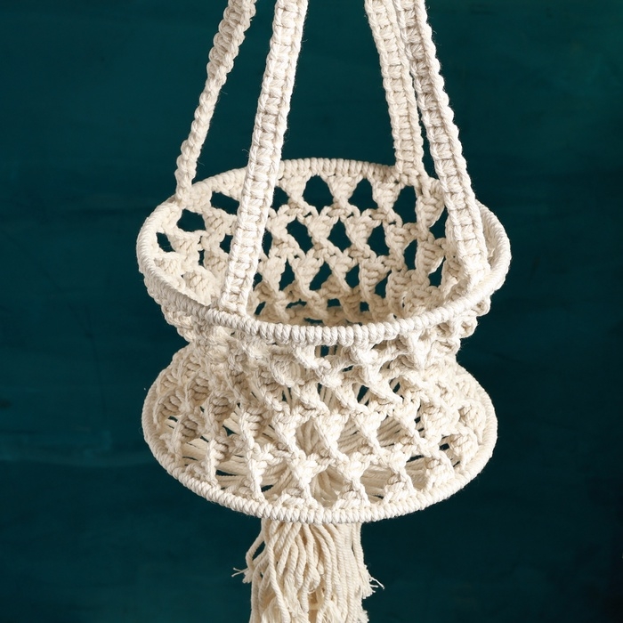 Подвесное кашпо - макраме Подвесное кашпо - макраме "Лея" 20х20х13см