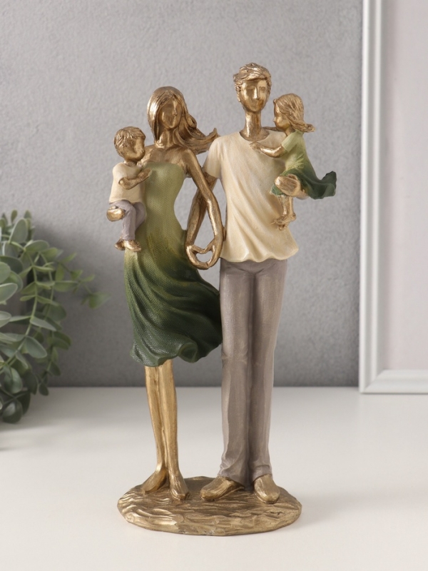 Сувенир полистоун Сувенир полистоун "Родители и дети" сливочно-зелёный 13,5х7,5х26 см