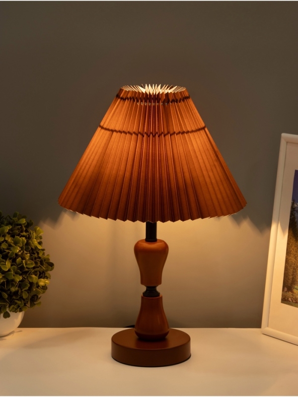 Лампа настольная BayerLux ЭКО Лампа настольная BayerLux ЭКО "Камила" 1х40Вт Е27 черный/темно-кор. 27х27х40см