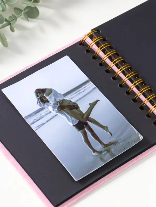 Фотоальбом 20 листов на спирали "Фотоаппарат. Розовый" текстиль, чёрный картон 17,5х17,5 см   109714