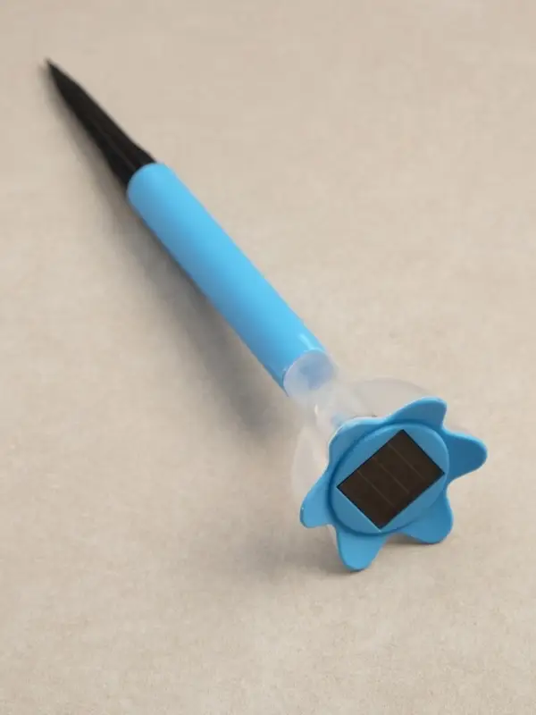 Садовый светильник &laquo;Цветок голубой&raquo;, уличный, на солнечной батарее, 6&times;29&times;6 см, 1 LED, свечение белое