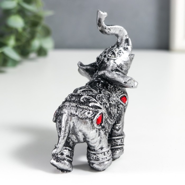 Сувенир полистоун Сувенир полистоун "Серебристый слон в попоне с рубинами" 10х5х8 см