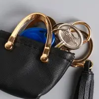 Брелок кожзам с карабином, с кистью "Сумка тоут" чёрная 6,5х3х7 см Брелок кожзам с карабином, с кистью "Сумка тоут" чёрная 6,5х3х7 см