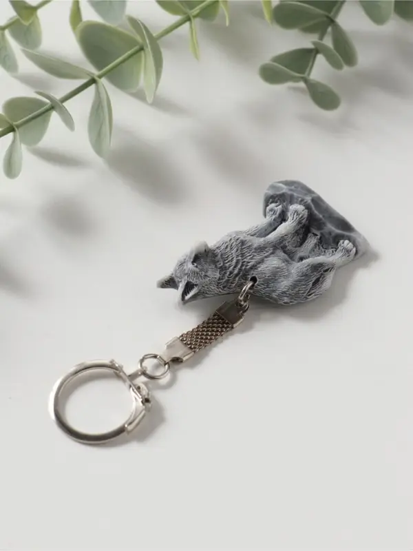 Брелок "Волк на скале" (барельеф), 5,2см