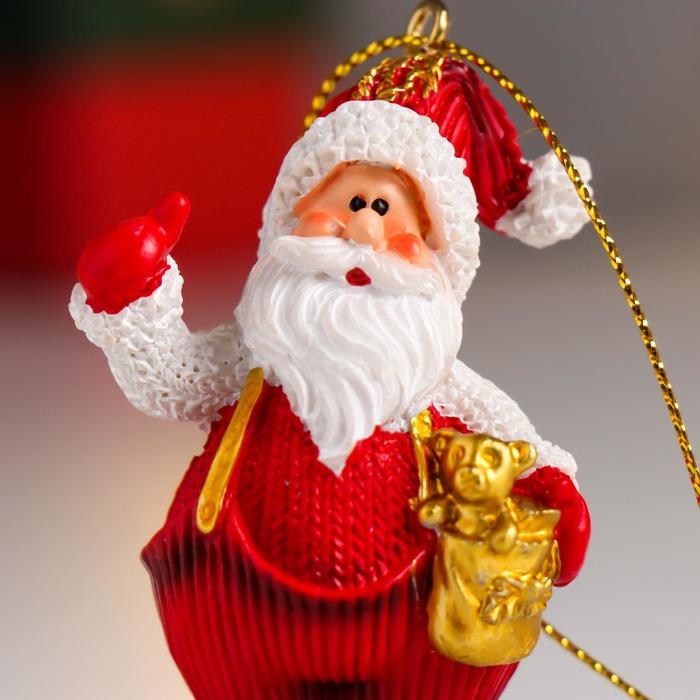 Сувенир полистоун подвеска Сувенир полистоун подвеска "Дед Мороз в красном комбинезоне и белом свитере" МИКС 6х2,5х4 см