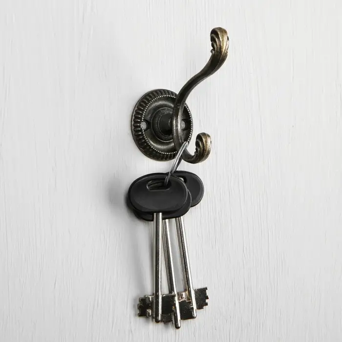 Крючок мебельный ТУНДРА TKd=013, двухрожковый, бронза