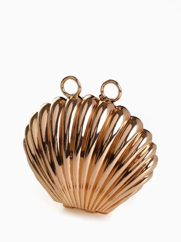 Сумка мини-клатч на магните, в форме ракушки, жёсткий корпус, на длинной цепочке, золотистая