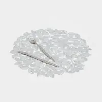 Набор салфеток сервировочных на стол Доляна &laquo;Листья&raquo;, d=38 см, 4 шт., ПВХ, серебристый