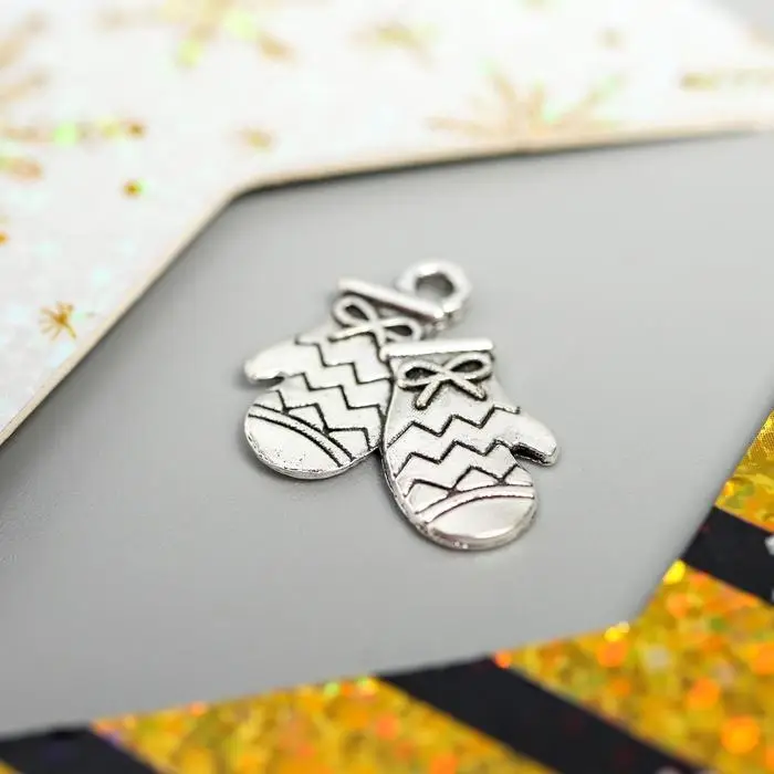 Декор для творчества металл Декор для творчества металл "Варежки" серебро 1,7х1,6 см