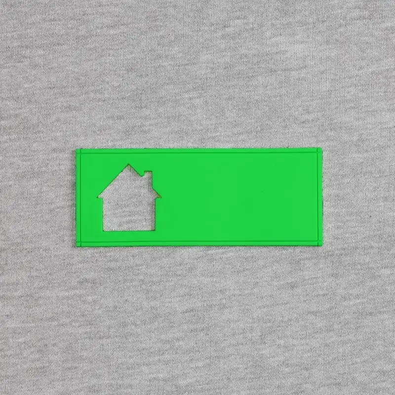 Лейбл из ПВХ с вырубкой «Дом», зеленый неон Лейбл из ПВХ с вырубкой «Дом», зеленый неон