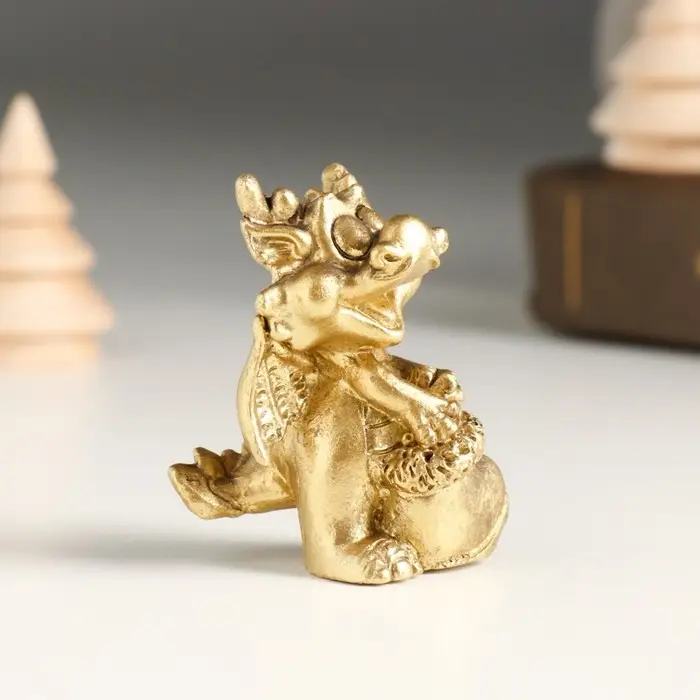 Фигурка полистоун «Бронзовый дракоша с подарками», 4×3×5 см, МИКС Фигурка полистоун «Бронзовый дракоша с подарками», 4×3×5 см, МИКС