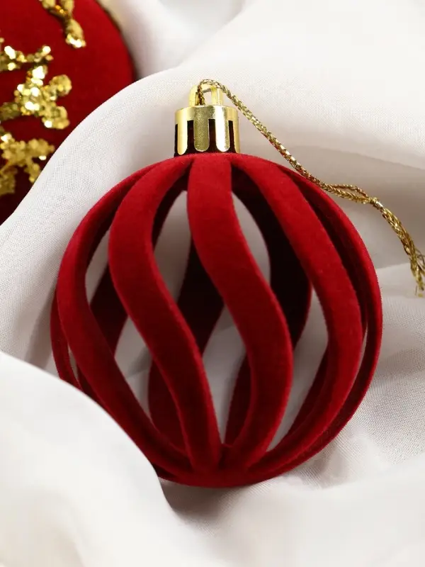 Набор шаров пластик d-6 см, 12 шт Набор шаров пластик d-6 см, 12 шт "Бархат. Время праздника" завитки снежинки, красный