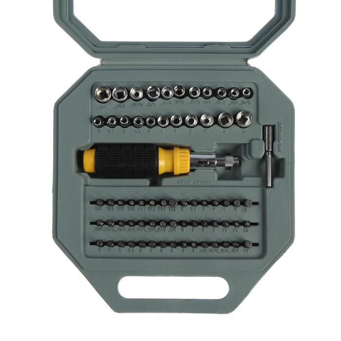 Отвертка с набором бит и головок ТУНДРА, реверсивная, в кейсе, 69 предметов Отвертка с набором бит и головок ТУНДРА, реверсивная, в кейсе, 69 предметов