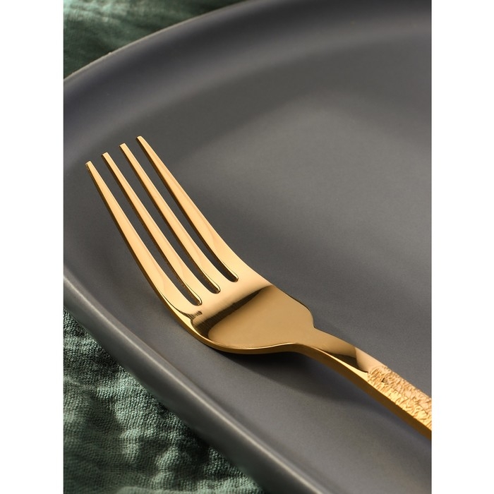 Вилка столовая из нержавеющей стали Magistro «Олин GOLD», длина 19,8 см, на подвесе, цвет золотой Вилка столовая из нержавеющей стали Magistro «Олин GOLD», длина 19,8 см, на подвесе, цвет золотой