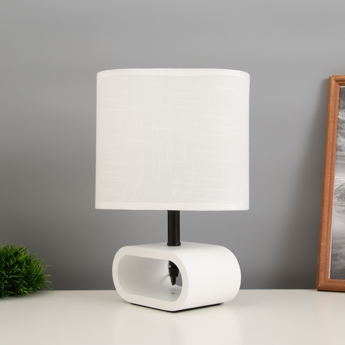 Лампа настольная Лампа настольная "Лилит" 1х40Вт Е27 белый 11,5х20х30см