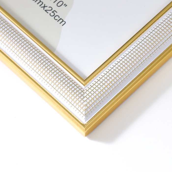 Фоторамка пластик 20х25 см Фоторамка пластик 20х25 см "Мелкая сетка" белая с двойной золотой обводкой 28,5х23,5 см