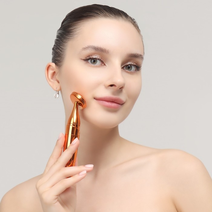 Массажёр для лица, 3,4 &times; 15 см, две насадки, цвет медный