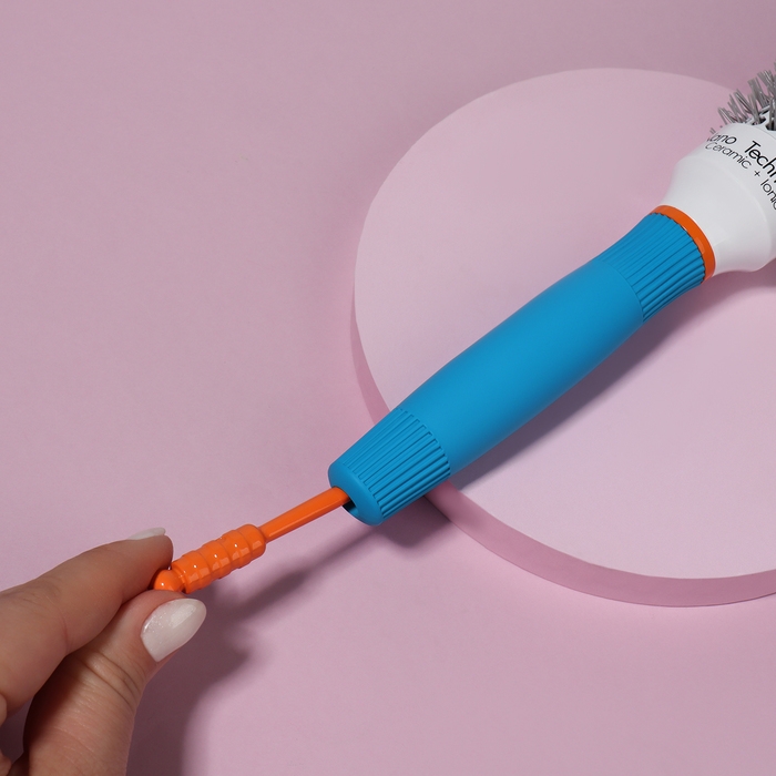 Брашинг, вентилируемый, прорезиненная ручка, d = 3,2/5 × 27 см, разноцветный Брашинг, вентилируемый, прорезиненная ручка, d = 3,2/5 × 27 см, разноцветный