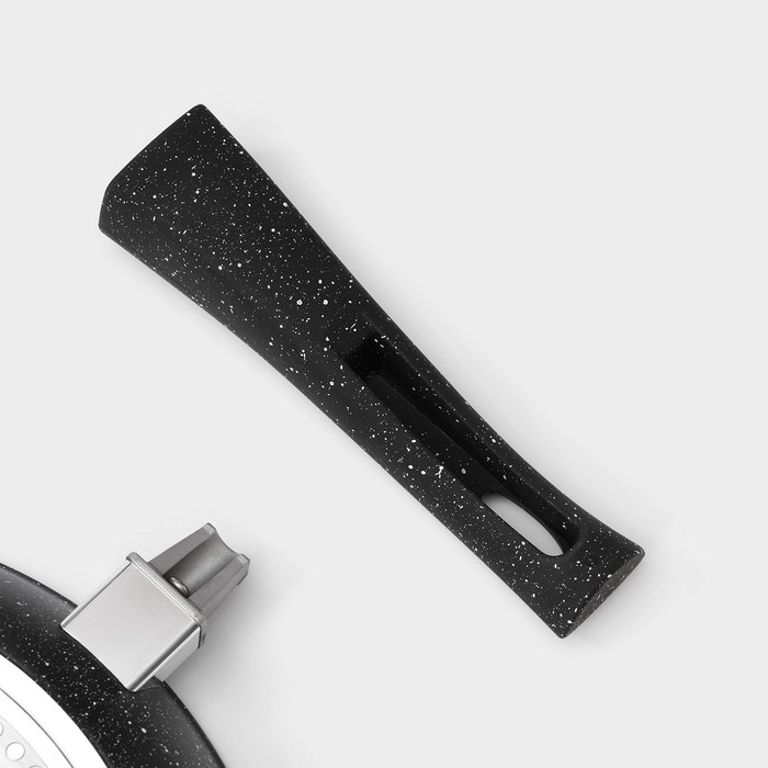 Сковорода кованая Magistro Dark, d=28 см, съёмная ручка soft-touch, антипригарное покрытие, индукция, цвет чёрный Сковорода кованая Magistro Dark, d=28 см, съёмная ручка soft-touch, антипригарное покрытие, индукция, цвет чёрный