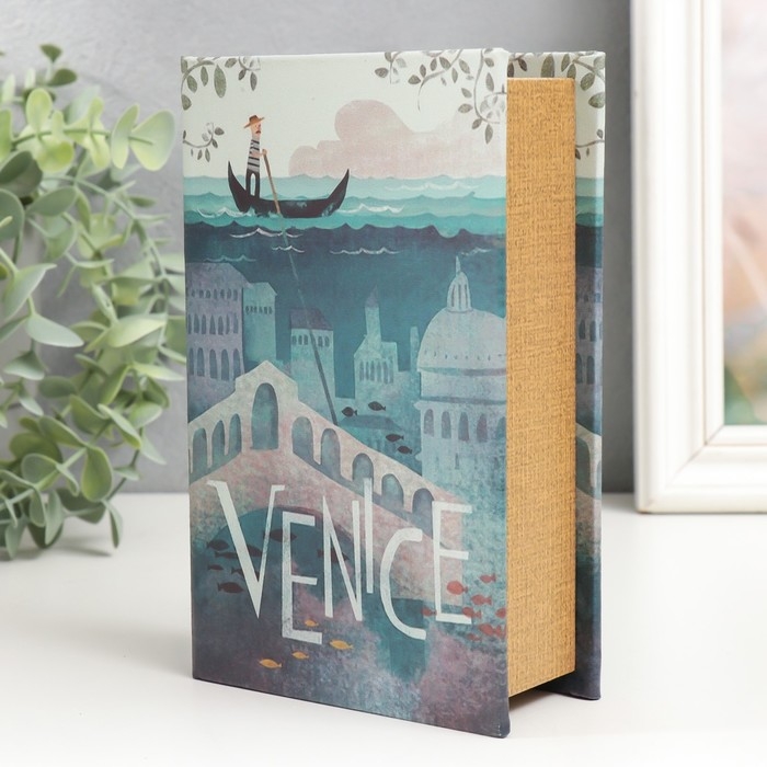 Сейф-книга дерево кожзам  Сейф-книга дерево кожзам "Венеция. Рисунок" 17х11х5 см