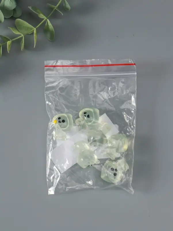 Сувенир эпоксидная смола флюоресцентный "Приведения" набор 6 шт 5х5х3,5 см